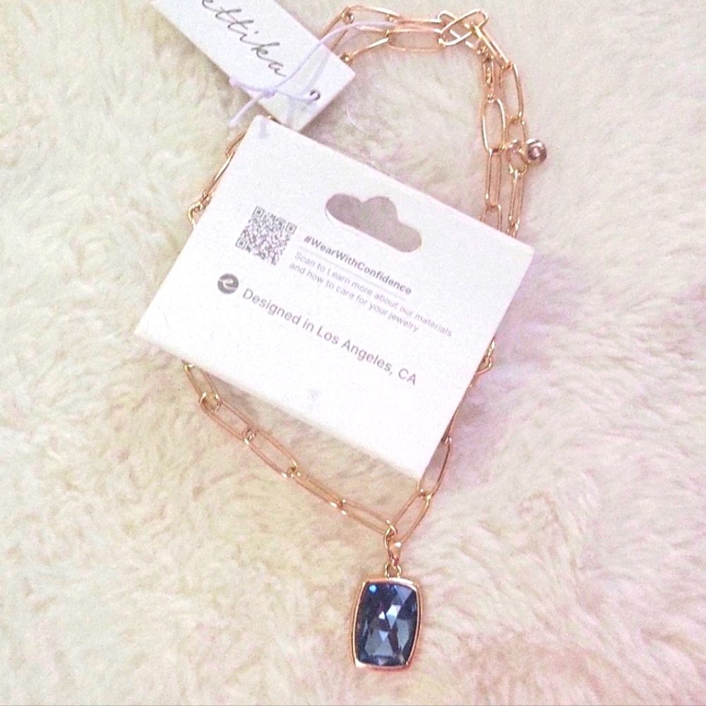 Elegant Blue and Gold Pendant Necklace - Picture 3 of 3
